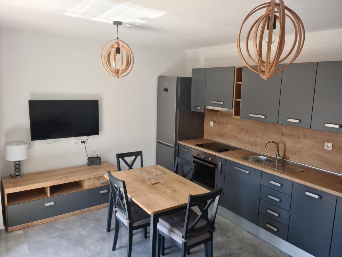 Hello Sunshine - Apartment On The Beach Zubovici Ngoại thất bức ảnh