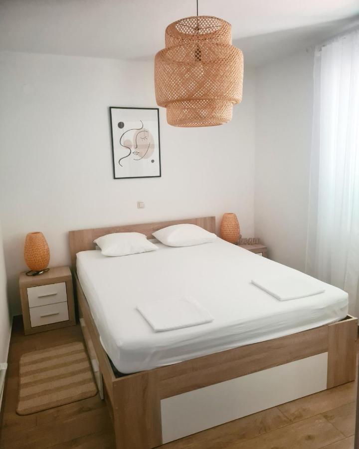 Hello Sunshine - Apartment On The Beach Zubovici Ngoại thất bức ảnh